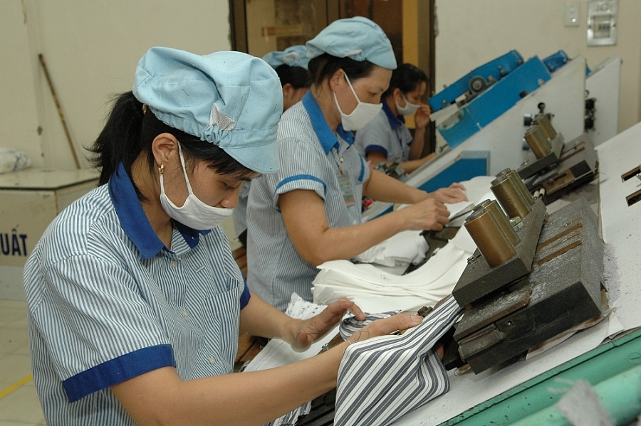 Ngành dệt may: Coi trọng lao động nữ